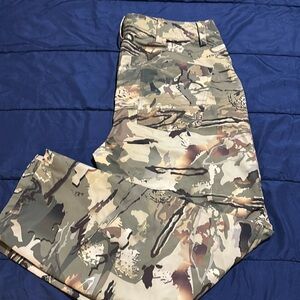 Under Armour camo hunting pants ￼